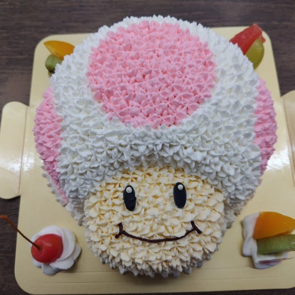 大人気キャラきのこのケーキ